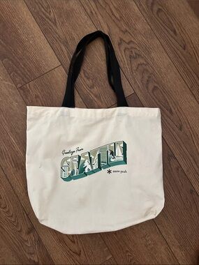 Limited edition Seattle Snow Peak Cream Tote Bag with Black Handles